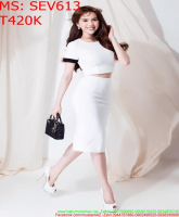 Sét áo croptop trắng viền đen và chân váy bút chi tôn vẻ xinh xắn SEV613
